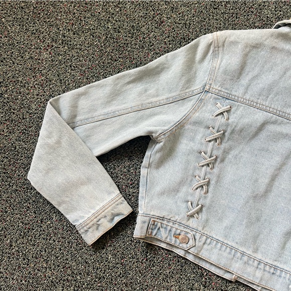 MISSGUIDED Light Wash Blue Jean Denim Lace Up Back Detail Cropped Jacket Sz S - Picture 8 of 16
